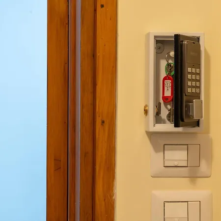 Mari Flat - Metro Pincetto - Italywego *